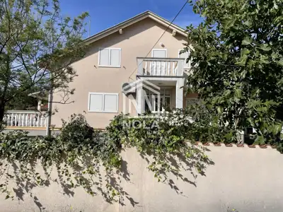 Kuća u Vodicama, 1.185 m² parcele i veliko dvorište - 5