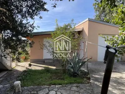 Kuća u Vodicama, 1.185 m² parcele i veliko dvorište - 9