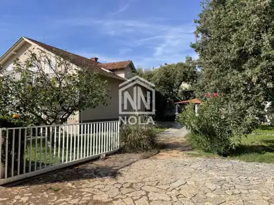 Kuća u Vodicama, 1.185 m² parcele i veliko dvorište - 17