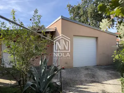 Kuća u Vodicama, 1.185 m² parcele i veliko dvorište - 10