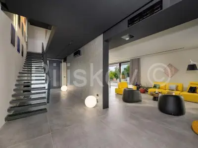 Zu verkaufen, Grožnjan, Luxus-Designervilla mit Swimmingpool, Parkplatz - 17