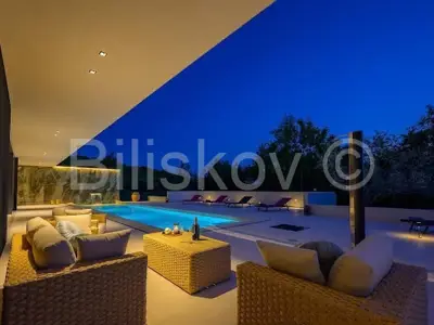 Zu verkaufen, Grožnjan, Luxus-Designervilla mit Swimmingpool, Parkplatz - 20