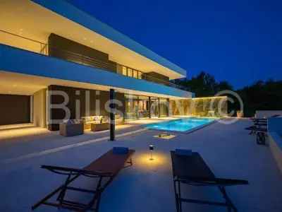 Zu verkaufen, Grožnjan, Luxus-Designervilla mit Swimmingpool, Parkplatz - 19