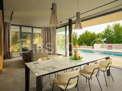 Zu verkaufen, Grožnjan, Luxus-Designervilla mit Swimmingpool, Parkplatz - 15