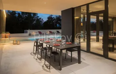 Zu verkaufen, Grožnjan, Luxus-Designervilla mit Swimmingpool, Parkplatz - 2