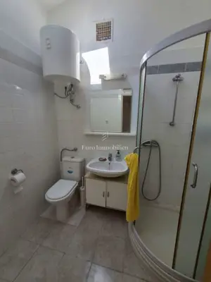 Kuća u Raslini, 125 m od mora, garaža i dvorište s grilom - 13