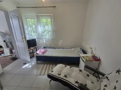 Kuća u Raslini, 125 m od mora, garaža i dvorište s grilom - 11