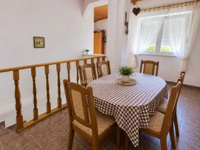 Kuća u Raslini, 125 m od mora, garaža i dvorište s grilom - 3