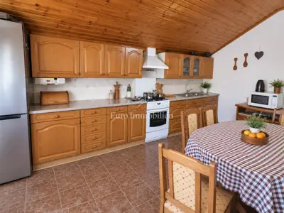 Kuća u Raslini, 125 m od mora, garaža i dvorište s grilom - 2