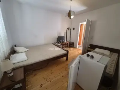 Kuća u Raslini, 125 m od mora, garaža i dvorište s grilom - 8