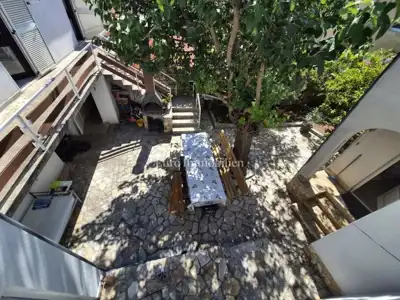 Kuća u Raslini, 125 m od mora, garaža i dvorište s grilom - 18