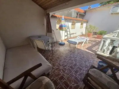 Kuća u Raslini, 125 m od mora, garaža i dvorište s grilom - 16