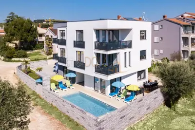 Kuća 440 m², Medulin - 6 apartmana i bazen