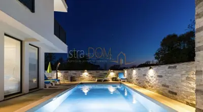 Kuća 440 m², Medulin - 6 apartmana i bazen - 6