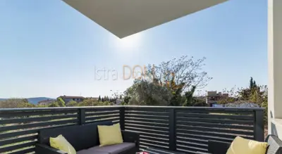 Kuća 440 m², Medulin - 6 apartmana i bazen - 12