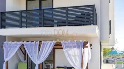 Kuća 440 m², Medulin - 6 apartmana i bazen - 4