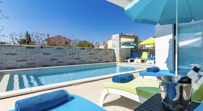 Kuća 440 m², Medulin - 6 apartmana i bazen - 5