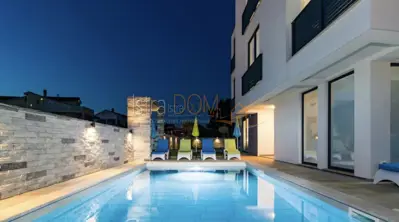 Kuća 440 m², Medulin - 6 apartmana i bazen - 3