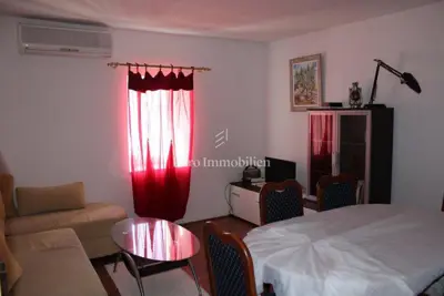 Kuća u Betini, blizu centra i tri apartmana - 14
