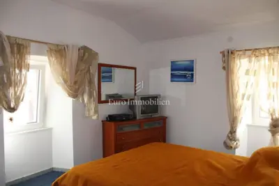 Kuća u Betini, blizu centra i tri apartmana - 17