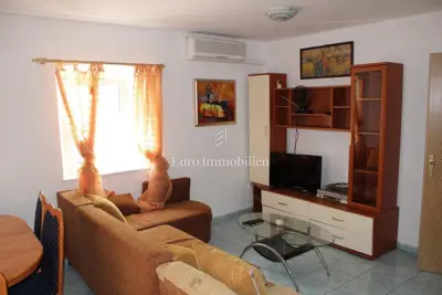 Kuća u Betini, blizu centra i tri apartmana - 10