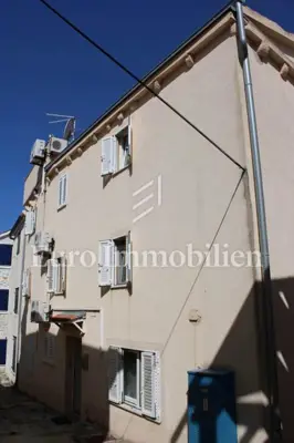 Kuća u Betini, blizu centra i tri apartmana - 22