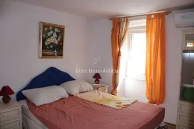 Kuća u Betini, blizu centra i tri apartmana - 11