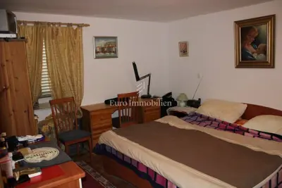 Kuća u Betini, blizu centra i tri apartmana - 7