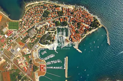 Građevinsko zemljište 1 119 m², Novigrad - mirna lokacija
