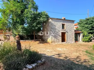 Kuća 175 m², Krnica - 2 km od mora, renovirana - 4