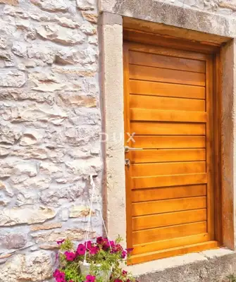 Kuća 175 m², Krnica - 2 km od mora, renovirana - 17