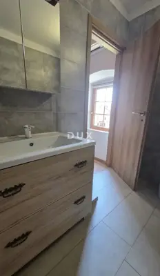 Kuća 175 m², Krnica - 2 km od mora, renovirana - 16