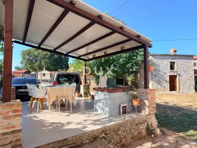 Kuća 175 m², Krnica - 2 km od mora, renovirana - 5