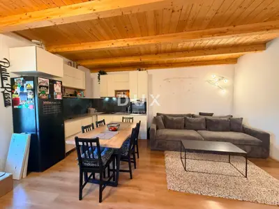 Kuća 175 m², Krnica - 2 km od mora, renovirana - 10