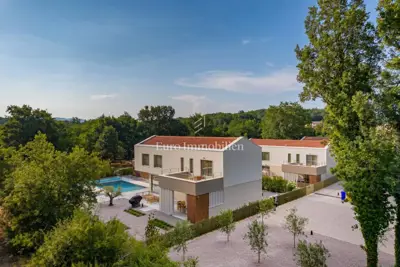 Haus zum Kauf in Labin, 283 m²