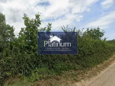 Landwirtschaftsfläche 594 m², Fažana - Zufahrt von asphaltierter Straße