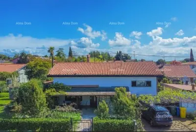 Zu verkaufen: Haus mit Baugrundstück, 200 m vom Strand entfernt – Umag/Savudrija