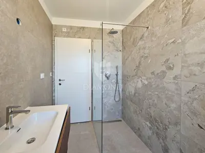 Stan 64 m², Umag - 2 spavaće sobe i terasa s pogledom na more - 7