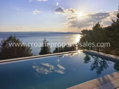 Villa 550 m², Omiš - first line to the sea