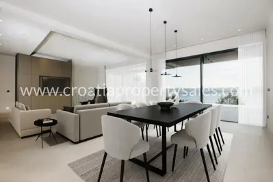 Vila 550 m², Omiš - prva linija do mora - 10