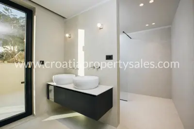 Vila 550 m², Omiš - prva linija do mora - 3