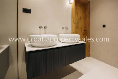 Vila 550 m², Omiš - prva linija do mora - 12