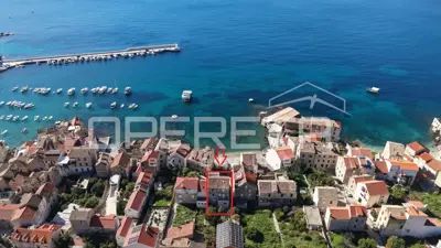 House 118 m², Komiža, first row to the sea