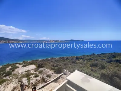 Villa in Rogoznica, ruhige Bucht und Meerblick - 5