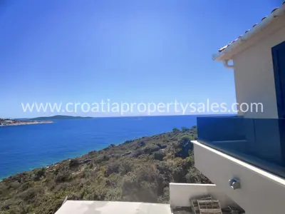 Villa in Rogoznica, ruhige Bucht und Meerblick - 3