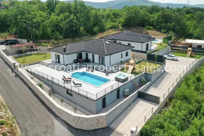Vila 1200 m², Makarska - moderno uređena i opremljena - 1
