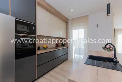 Vila 1200 m², Makarska - moderno uređena i opremljena - 10
