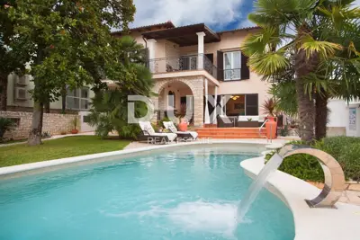 Istria, Umag - Unique villa with pool, first row to the sea - 2