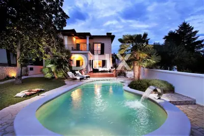 Istria, Umag - Unique villa with pool, first row to the sea