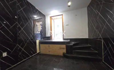Rijeka, centar, poslovni prostor, 15 m², frekventna lokacija, najam